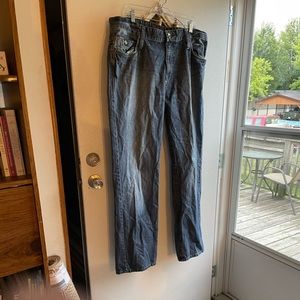 Big & Tall men’s Enyce jeans are stylish and comfy